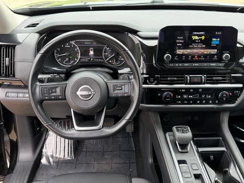 Used 2025 Nissan Pathfinder SV FWD image 22