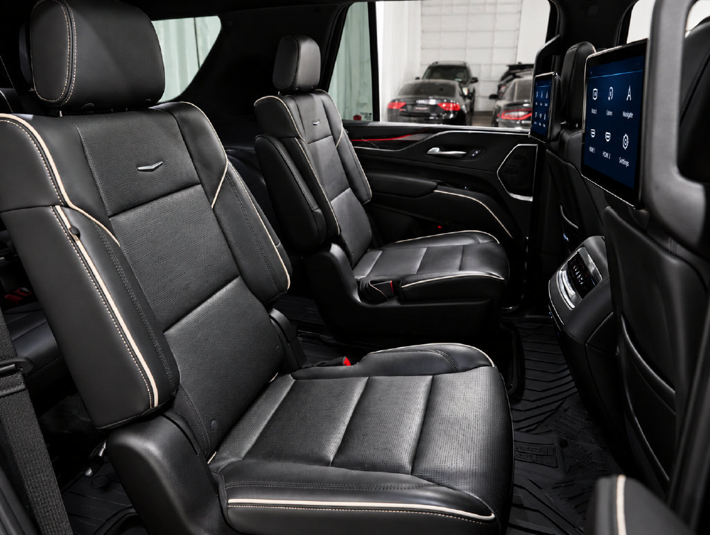 Used 2022 Cadillac Escalade Sport Platinum w/ LPO, ONYX Package AWD/4WD image 31