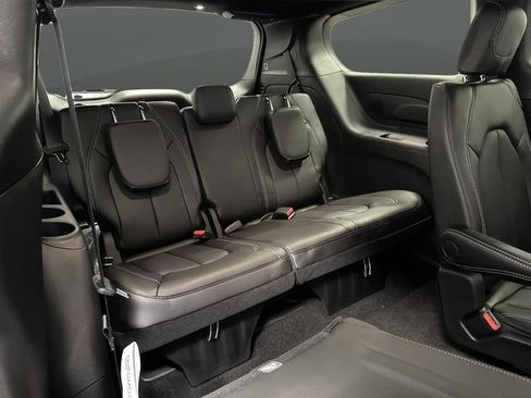 New 2026 Chrysler Pacifica Select image 33
