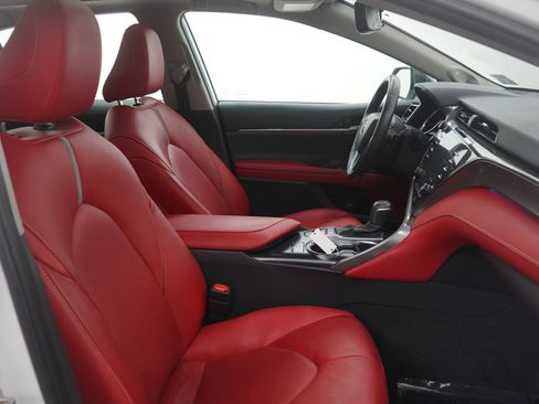 Used 2020 Toyota Camry XSE w/ Navigation Package image 11