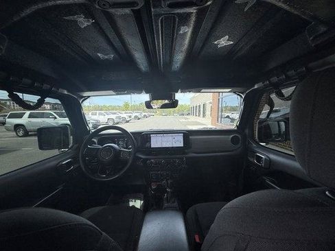 Used 2024 Jeep Gladiator Sport AWD/4WD image 16