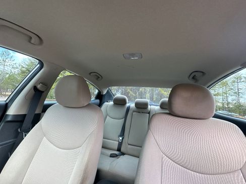 Used 2015 Hyundai Elantra SE w/ Option Group 02 image 30