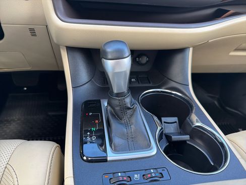 Used 2019 Toyota Highlander Limited image 29