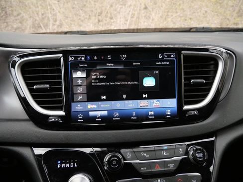 Used 2025 Chrysler Pacifica Select FWD image 22