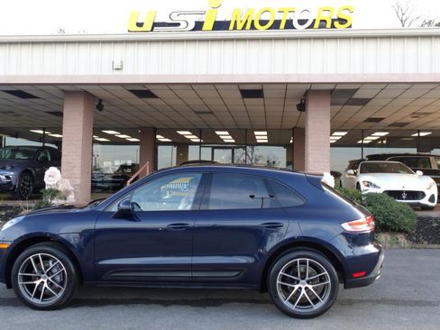 Used 2022 Porsche Macan w/ Premium Package image 4