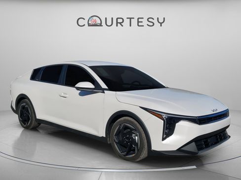 New 2025 Kia K4 EX image 5