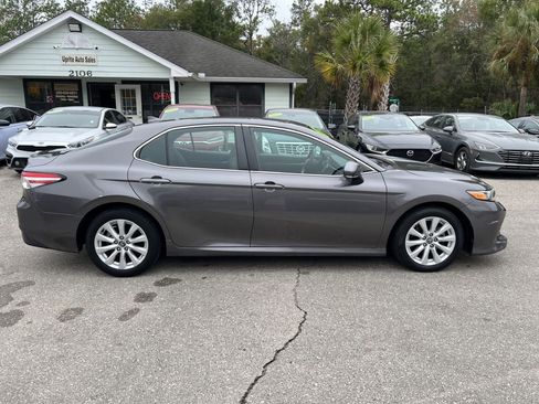 Used 2020 Toyota Camry LE w/ Convenience Package image 4