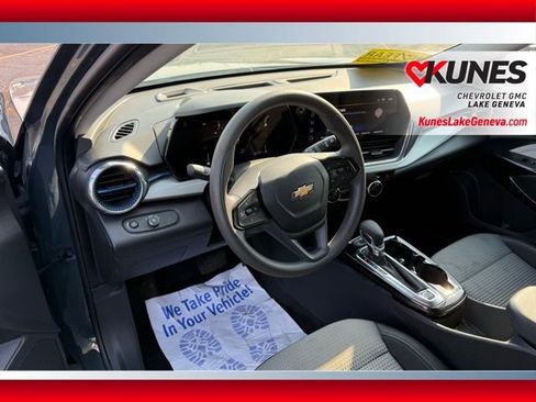 Used 2025 Chevrolet Trax LT image 25