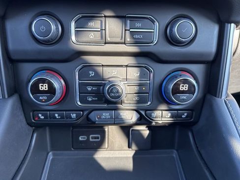 Used 2024 Chevrolet Suburban Premier w/ Premium Package image 27