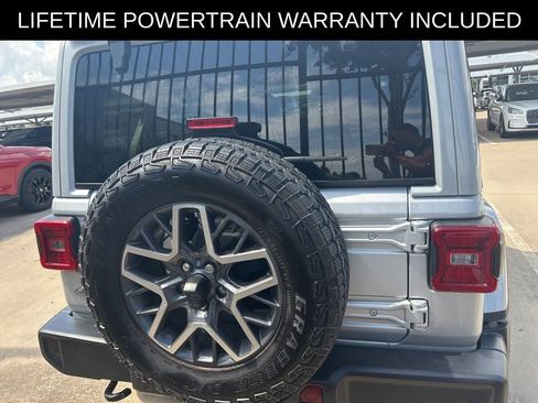 Used 2024 Jeep Wrangler Unlimited Sahara w/ Technology Group AWD/4WD image 8