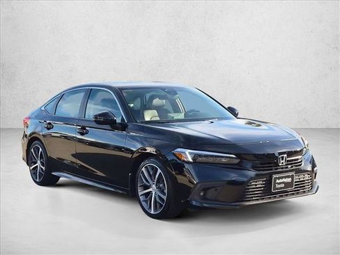 Used 2024 Honda Civic Touring image 3