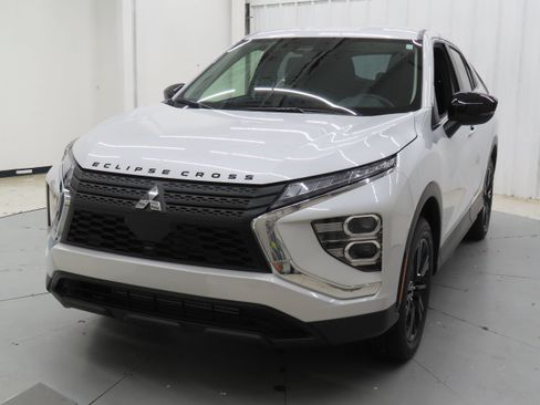 New 2026 Mitsubishi Eclipse Cross LE AWD/4WD image 8
