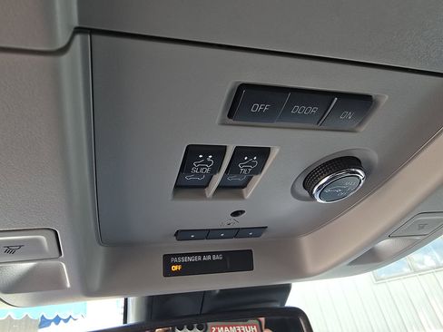 Used 2020 Chevrolet Suburban Premier AWD/4WD image 25