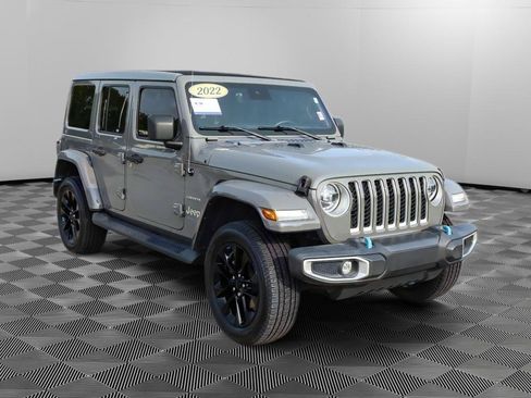 Used 2022 Jeep Wrangler Unlimited Sahara w/ Cold Weather Group AWD/4WD image 10