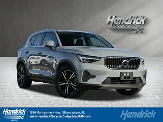 Used 2025 Volvo XC40 B5 Core video 1