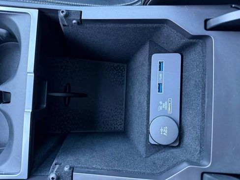 Used 2020 Jaguar E-PACE R-Dynamic SE image 30