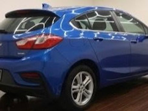 Used 2018 Chevrolet Cruze LT w/ Convenience Package FWD image 7