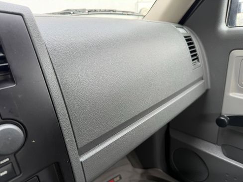 Used 2005 Dodge Dakota ST image 31