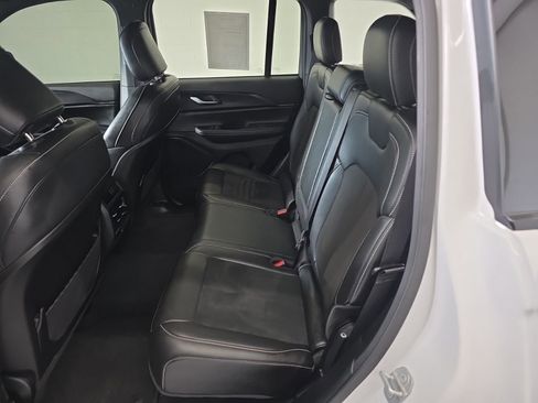 Used 2023 Jeep Grand Cherokee Altitude image 19