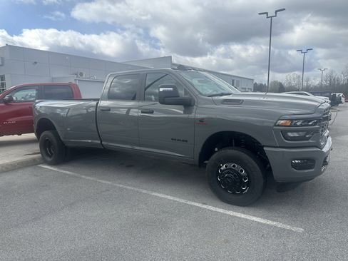 New 2026 RAM 3500 Big Horn AWD/4WD image 5