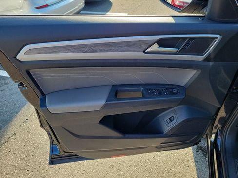 Certified 2023 Volkswagen Atlas Cross Sport SE w/ Panoramic Sunroof Package AWD/4WD image 15