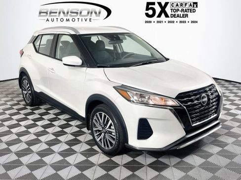 Used 2022 Nissan Kicks SV FWD image 1