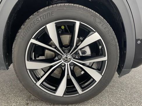 Used 2024 Volkswagen Atlas SEL Premium R-Line image 56