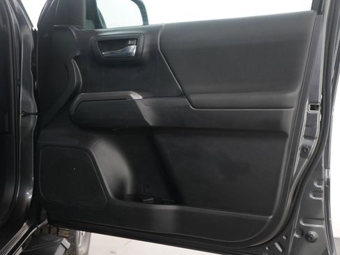 Used 2020 Toyota Tacoma TRD Off-Road image 9