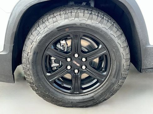 Used 2022 GMC Acadia AT4 w/ Technology Package AWD/4WD image 34