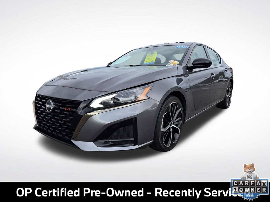 Used 2024 Nissan Altima 2.5 SR w/ SR Premium Package FWD image 3