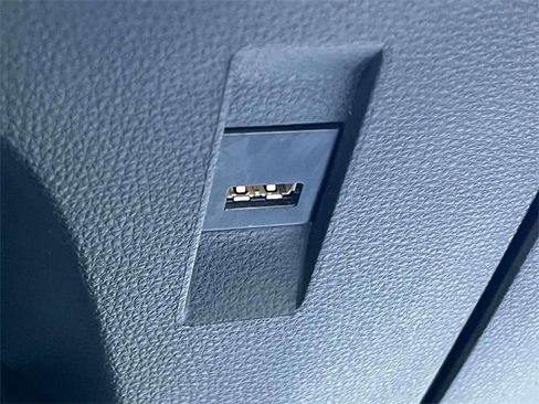 Used 2022 Toyota Corolla LE image 32