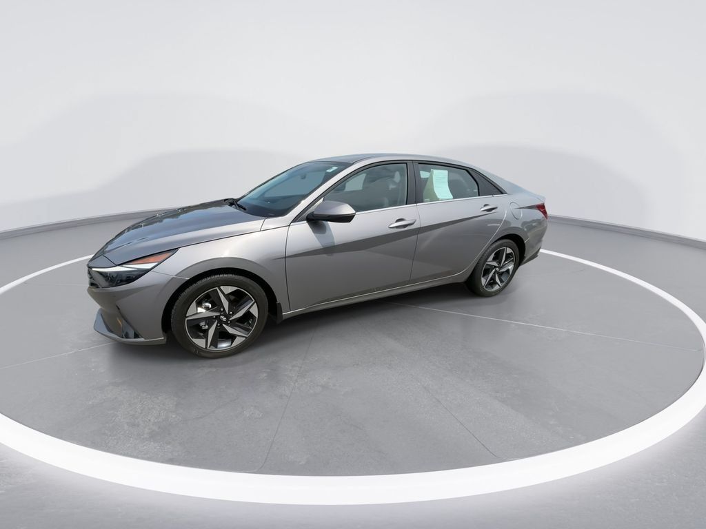 Used 2023 Hyundai Elantra Limited FWD image 4