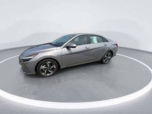 Used 2023 Hyundai Elantra Limited FWD image 4