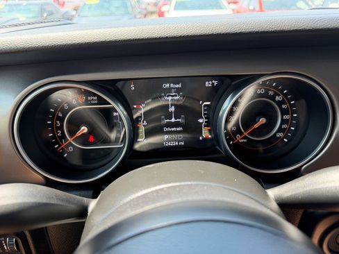 Used 2021 Jeep Wrangler Sport AWD/4WD image 14