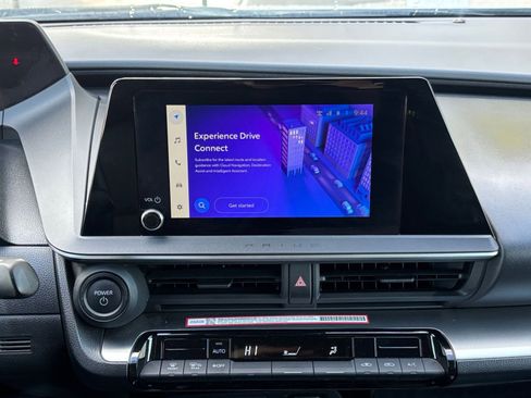 Used 2025 Toyota Prius LE image 18