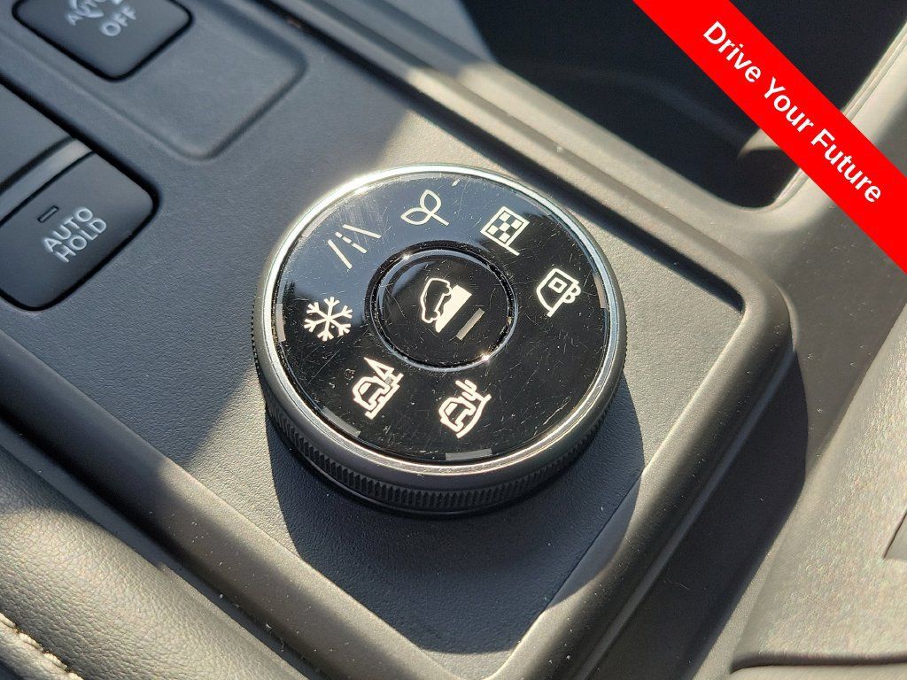 Used 2025 Nissan Pathfinder S AWD/4WD image 16