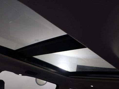 Used 2023 Chrysler Pacifica Limited FWD image 24