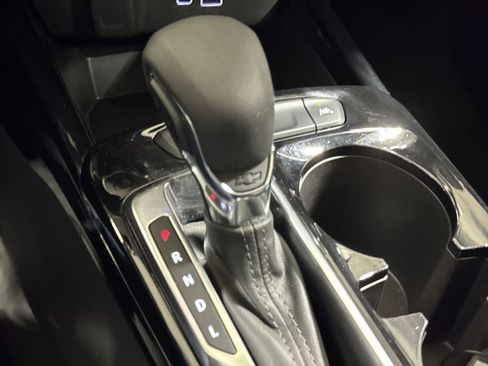 Used 2025 Chevrolet Trax LT w/ LT Convenience Package image 17