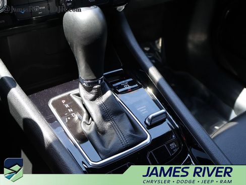 Used 2025 Jeep Compass Limited AWD/4WD image 36