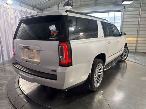 Used 2019 GMC Yukon XL SLT w/ Premium Edition AWD/4WD image 5