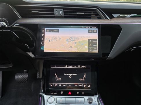 Used 2019 Audi e-tron Prestige image 25