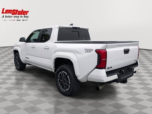 Used 2025 Toyota Tacoma TRD Sport w/ TRD Sport Upgrade Package image 3