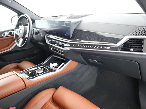 Used 2024 BMW X5 xDrive40i w/ M Sport Package image 26