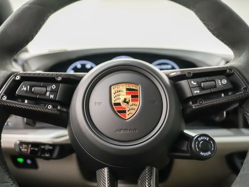 Used 2024 Porsche Cayenne AWD/4WD image 27