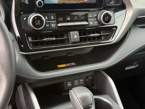 Used 2026 Toyota Highlander XLE AWD/4WD image 17