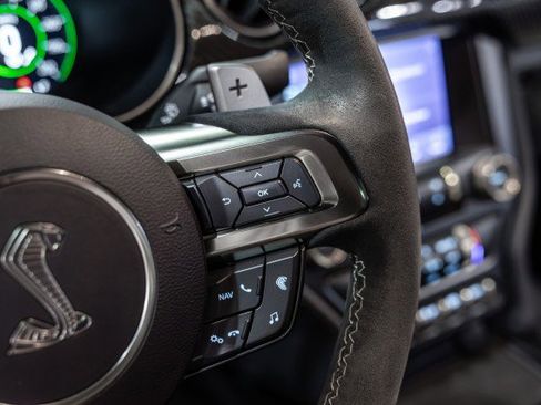 Used 2022 Ford Mustang Shelby GT500 w/ Carbon Fiber Track Pack RWD image 40