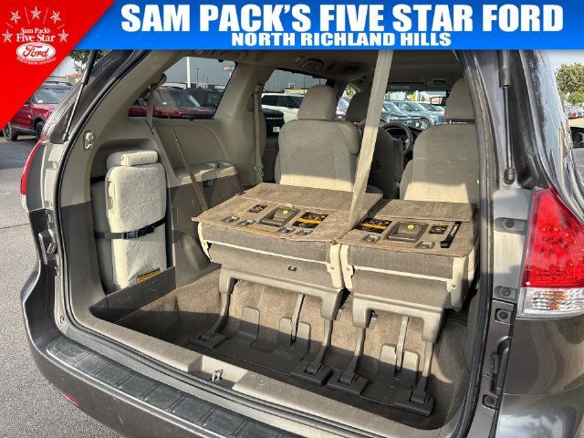 Used 2012 Toyota Sienna LE FWD image 31