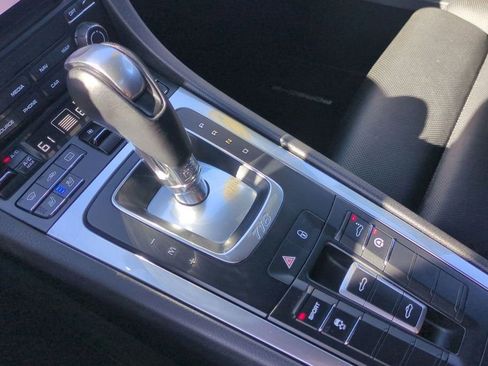 Used 2018 Porsche 718 Boxster image 11