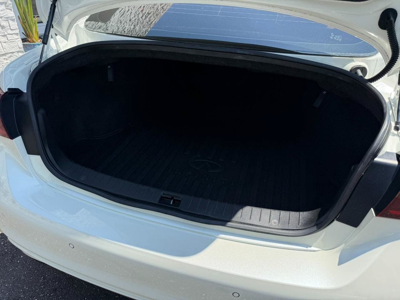 Used 2018 INFINITI Q50 Luxe w/ Sensory Package (Luxe) RWD image 18