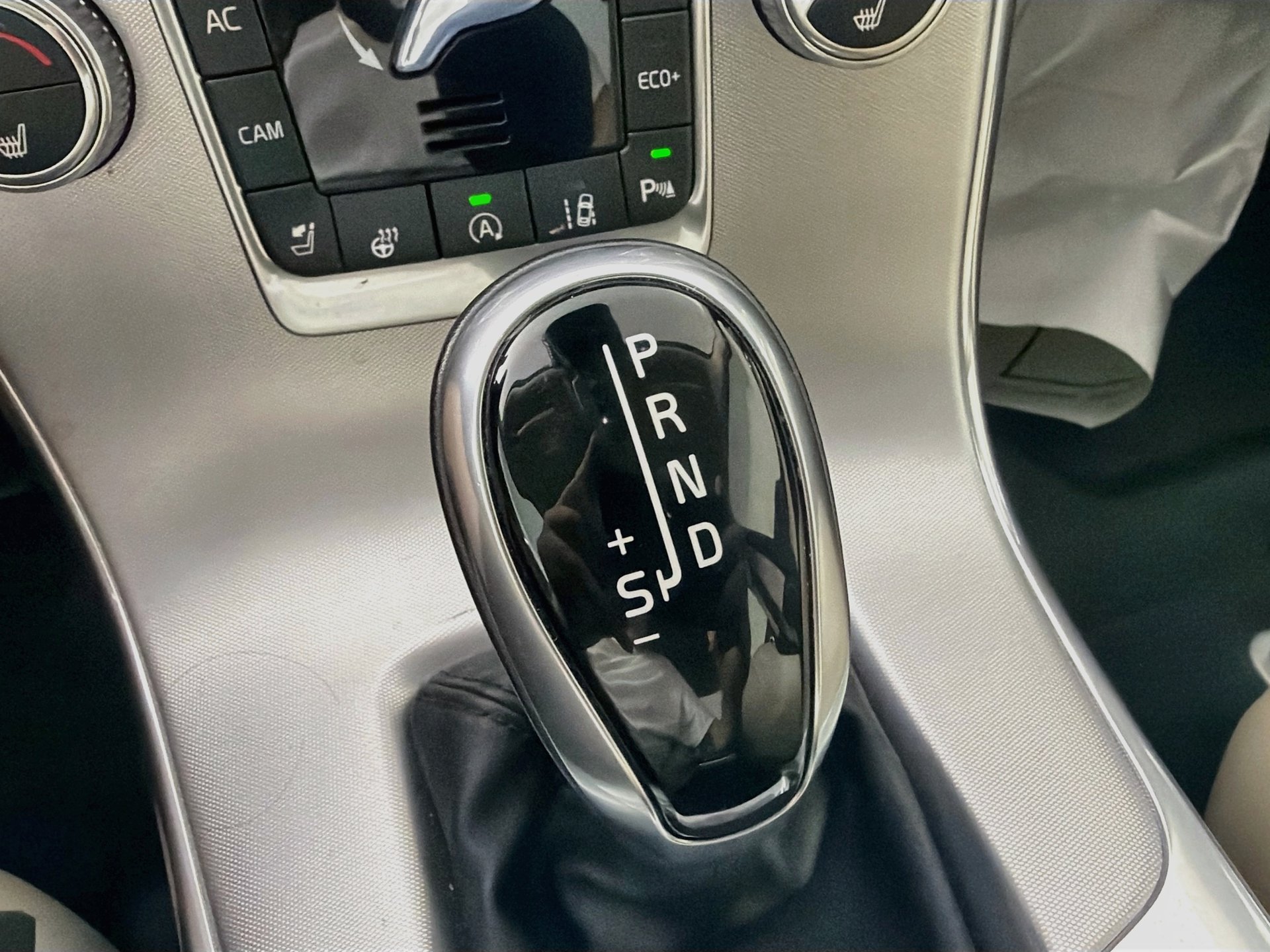 Used 2018 Volvo S60 T5 Dynamic w/ Vision Package FWD image 18